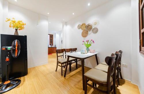 Ba Dinh Apartment | Cozy House HT