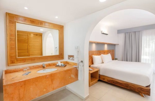 Punta Cancun Hotel | Cozy Mediterranean-Style 1 BR Suite | Beachscape Kin Ha