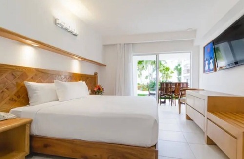 Punta Cancun Hotel | Cozy Mediterranean-Style 1 BR Suite | Beachscape Kin Ha