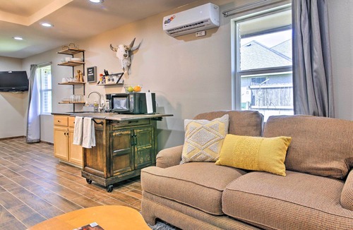 Mercedes Apartment | Cozy Mercedes Studio: Work From Home Friendly