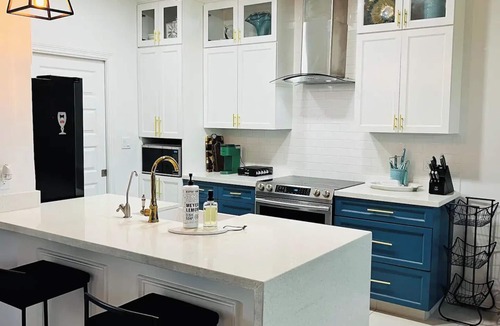 Mission House | Cozy stay in Mission - With Pool & Patio