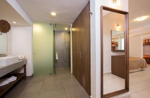 North Hotel Zone Resort | Crown Paradise Club Puerto Vallarta All Inclusive