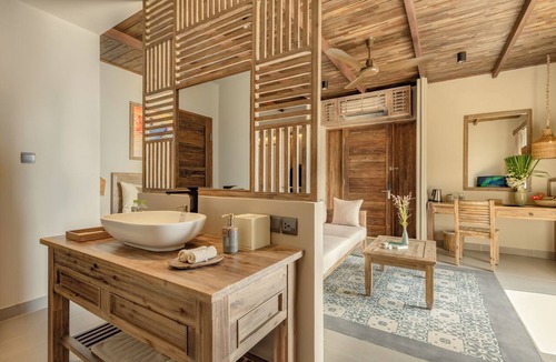 Phu Cat Hotel | Crown Retreat Quy Nhon
