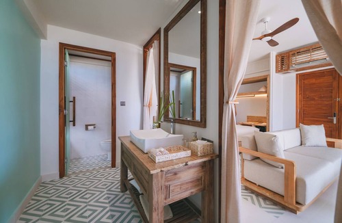 Phu Cat Hotel | Crown Retreat Quy Nhon