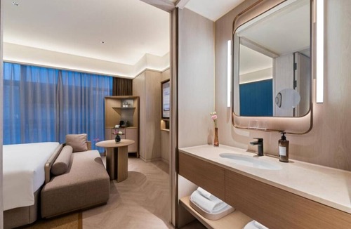 Zhifu Hotel | Crystal Hotel Yantai Binhai Square