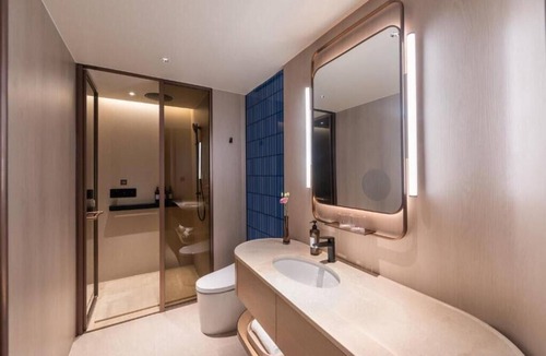 Zhifu Hotel | Crystal Hotel Yantai Binhai Square