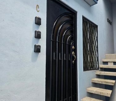 Monterrey House | Cumbre Guesthouse