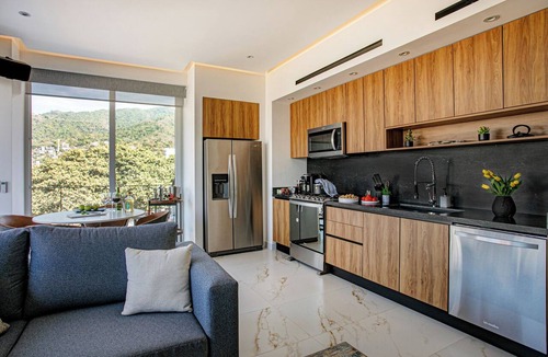 Emiliano Zapata Condo | D'Vine, Romantic Zone Chic 2BR, Rooftop Pool/Oasis