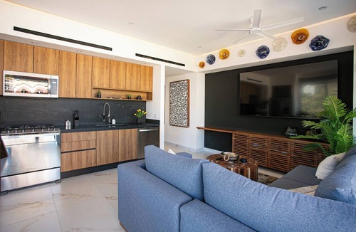 Emiliano Zapata Condo | D'Vine, Romantic Zone Chic 2BR, Rooftop Pool/Oasis