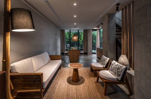 Xitou Bed & Breakfast | Deer Chaser