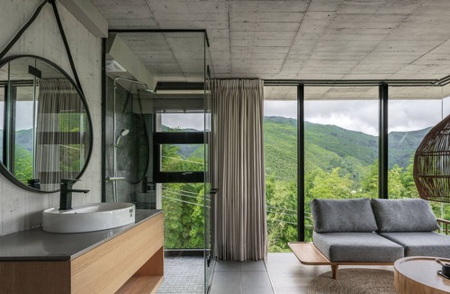 Xitou Bed & Breakfast | Deer Chaser