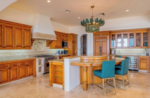 Palmilla Villa | Del Mar Palmilla Villa, Steps from Swimmable Beach — Chef & Butler Incl.