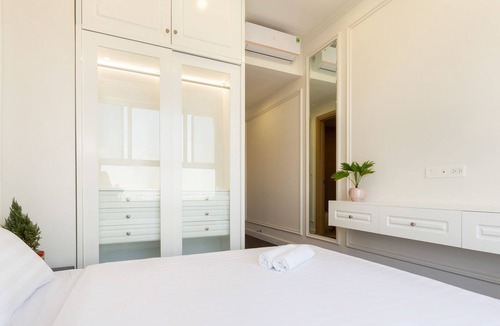 Tan Binh Apartment | Deluxe Apt 2Brs Free Pool/Gym Airport View