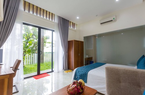 Thanh Ha Hotel | Deluxe Double Room-Garden View