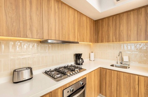 Las Glorias Apartment | Designer 1BR Beachfront Retreat – Wake Up to the Waves
