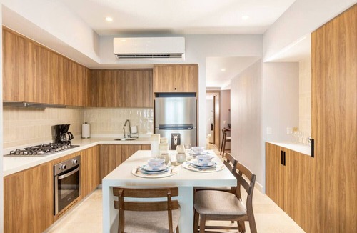 Las Glorias Apartment | Designer 1BR Beachfront Retreat – Wake Up to the Waves