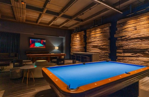El Yaqui Apartment | Designer Loft with insane Amenities Gym Cine Spa