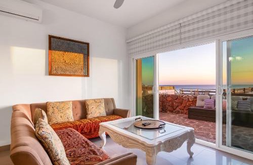 La Paloma House | Dog-Friendly Ocean-view Villa with Patio, Outdoor Pool, Streaming, partial AC
