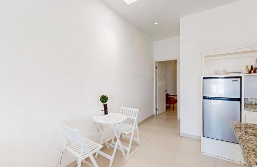 La Paloma House | Dog-Friendly Suite with Hot Tub, Kitchenette, Heated Outdoor Pool, Private Patio