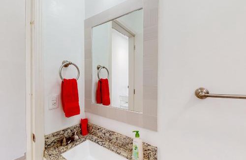La Paloma House | Dog-Friendly Suite with Hot Tub, Kitchenette, Heated Outdoor Pool, Private Patio