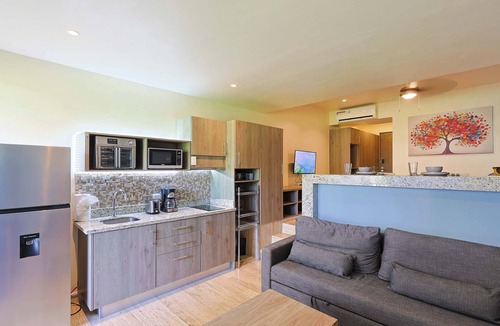 Centro Apartment | Downtown Studio with Balcony, Rooftop Pool & Gym