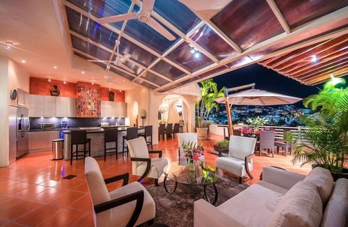 Proyecto escola Villa | DOWNTOWN VILLA AMAZING VIEWS FULL STAFF - 7 BD