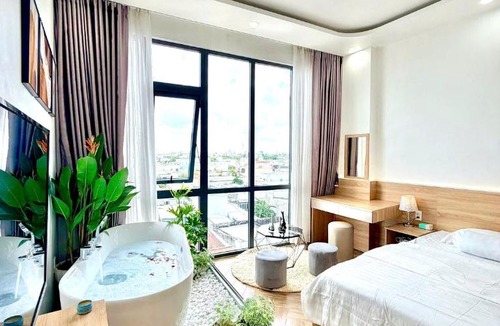 Ninh Kieu Apartment | Dr402 Modern Studio W Bathtub and City Views