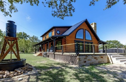 Myra Cabin | Dreamcatcher elite cabins and events 3BDR 2bth retreat in Saint jo TX