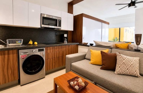 Zazil-ha Apartment | Dreamy Rooftop Pool Studio near Beach · Cosmo 42