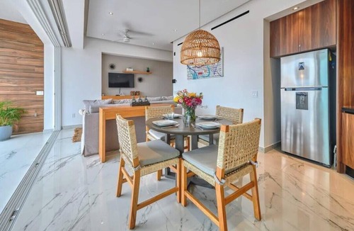 Emiliano Zapata Apartment | Dsire 402 | 1BR/2BA | PV Zona Romantica | Pool, Gym, Nightlife