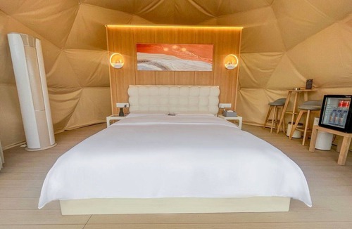 Mingsha Mountain and Crescent Spring Cabin | Dunhuang Desert Galaxy Celestial Palace
