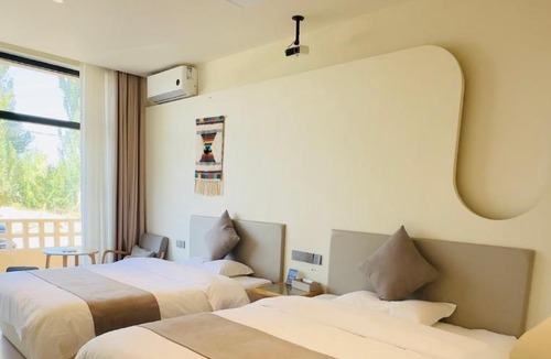 Dunhuang House | Dunhuang Yun'an Shaju Homestay Crescent Spring Scenic Area Branch