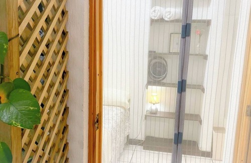 Zona 12 House | Economic room with bathroom. Semi-double bed. Guatemala City Zone 12.