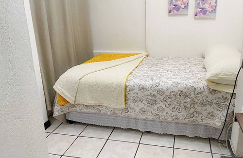 Zona 12 House | Economic room with bathroom. Semi-double bed. Guatemala City Zone 12.