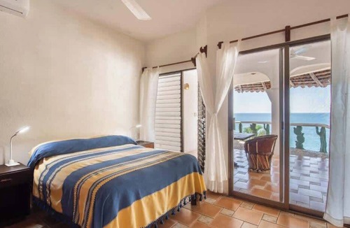 Hidalgo Apartment | El Faro Apt | Sweeping Views, Pool & 3 Bedrooms