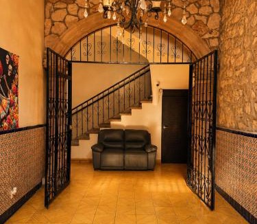Historic Centre House | El Suburbio - Serapio Rendon