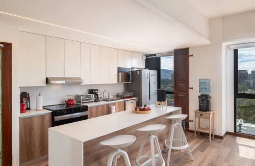 Zona 10 Apartment | Elegant New Retreat in Zone 10 Great Location 3-4 Bedrooms