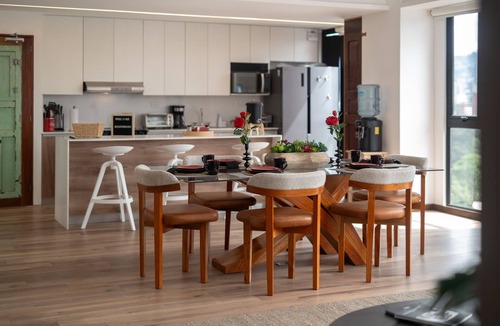 Zona 10 Apartment | Elegant New Retreat in Zone 10 Great Location 3-4 Bedrooms