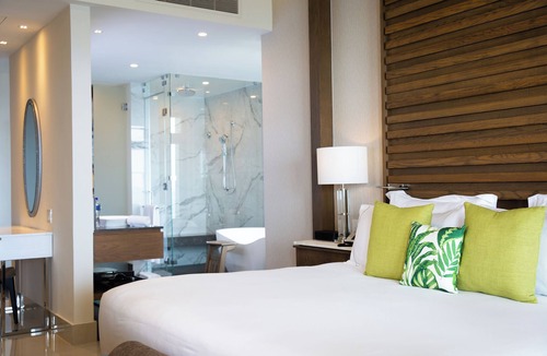 Cancun Resort | Elegant Oceanfront 3BR Suite in Cancun – Luxury & Space for 8 Guests