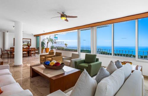 Conchas Chinas House | Elegant oceanview penthouse with private rooftop jacuzzi, pools & spa access