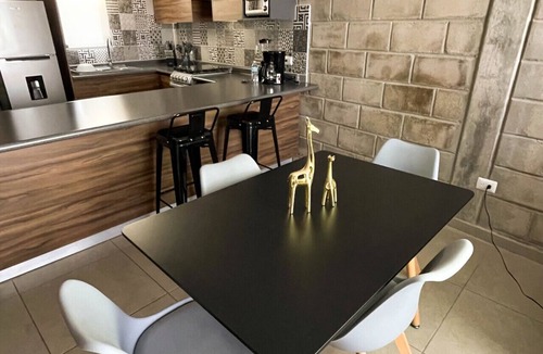 Downtown Guadalajara Apartment | Elegante loft urbano con acceso a gimnasio y salas de trabajo.