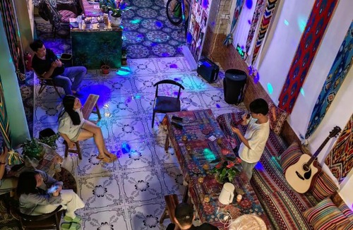 Kashgar Bed & Breakfast | Ella International Hostel Kashgar-Near Old Town Carpool, Private Car Service-Local and cross-border travel arrangements-Bar, Café Group Meals, Party Activities
