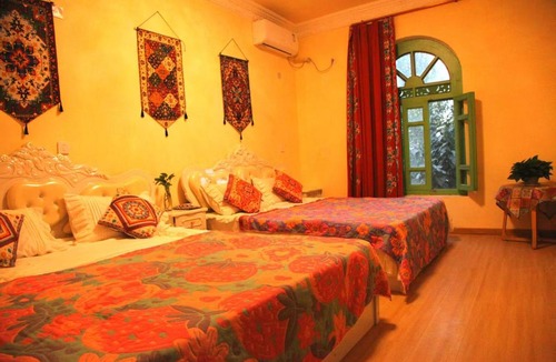 Kashgar Bed & Breakfast | Ella International Hostel Kashgar-Near Old Town Carpool, Private Car Service-Local and cross-border travel arrangements-Bar, Café Group Meals, Party Activities