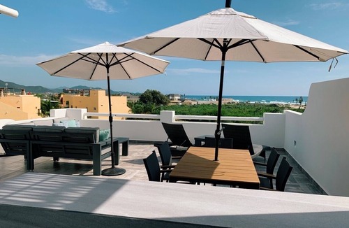 Cerritos Condo | Encanto Penthouse⛱ Pool, Rooftop Hot Tub & Sunsets