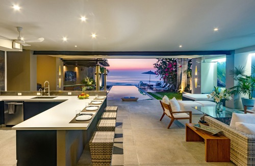 Santa Maria Huatulco Villa | Endless Views | Beachfront Home + Infinity Pool