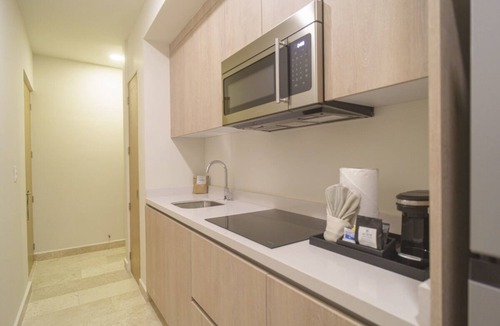 Downtown Hotel | Enjoy Scenic Views in Vibrant Downtown | 4 Pet-friendly Units w/Pool Access