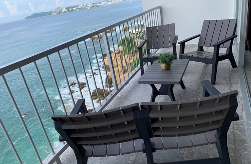 Club Deportivo Condo | Enjoyable Suite front beach in Acapulco de Juárez