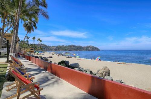 North End House | Entire Tocayo Steps to Beach and Surf 4BD Condo with Master Suite