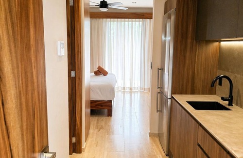 Tulum City Center Apartment | Escape to this corner studio in Tuk Hacienda, perfect for 1 or 2 guests seeking comfort, style, and location. Enjoy a king bed, kitchenette, full bathroom, smart TV, Wi-Fi, A/C, private balcony, pools, paddle court, parking, and 24/7 security.