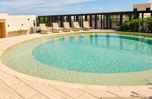 Tulum City Center Apartment | Escape to this corner studio in Tuk Hacienda, perfect for 1 or 2 guests seeking comfort, style, and location. Enjoy a king bed, kitchenette, full bathroom, smart TV, Wi-Fi, A/C, private balcony, pools, paddle court, parking, and 24/7 security.
